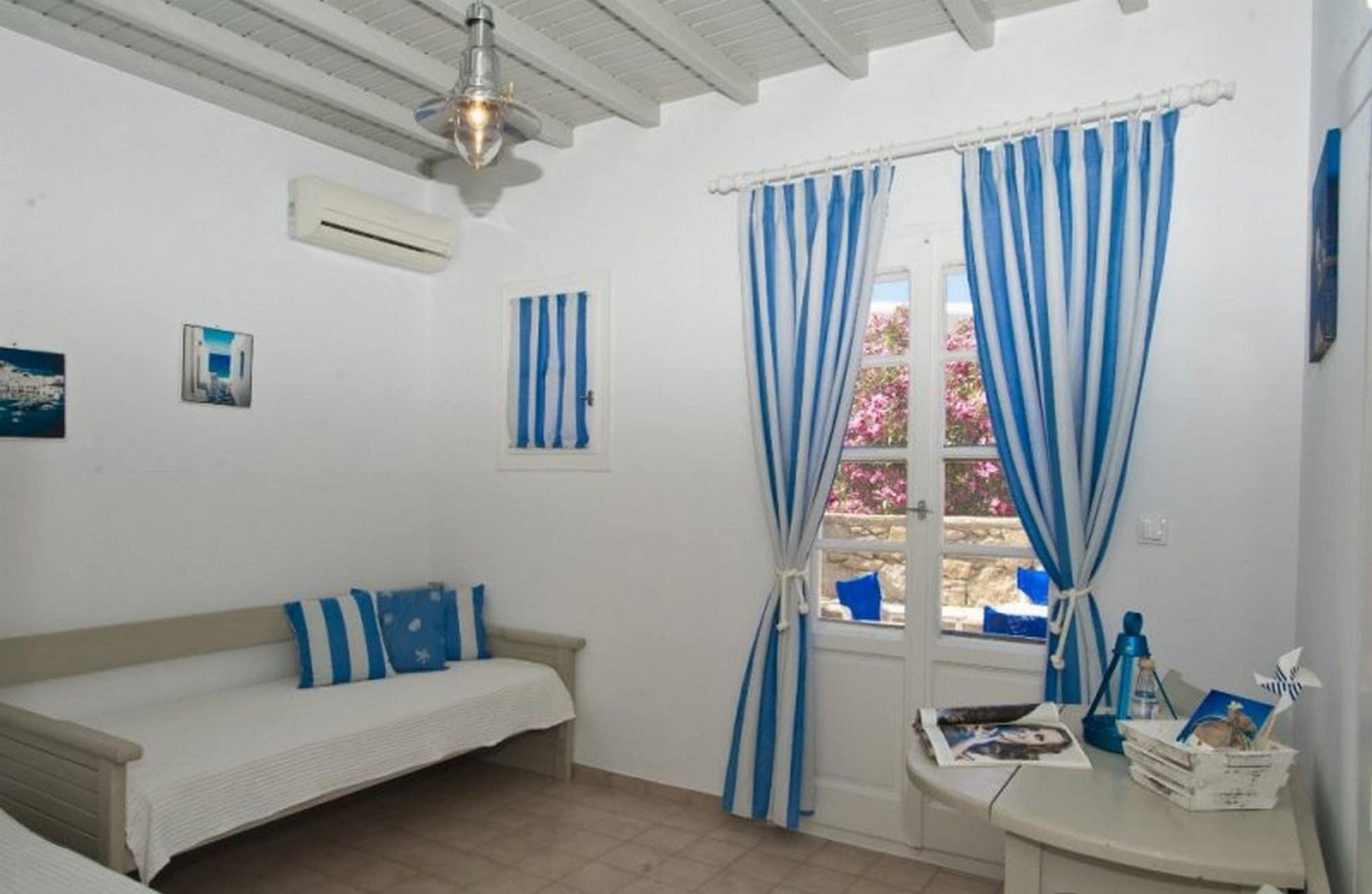 Gryparis' Club Apartment