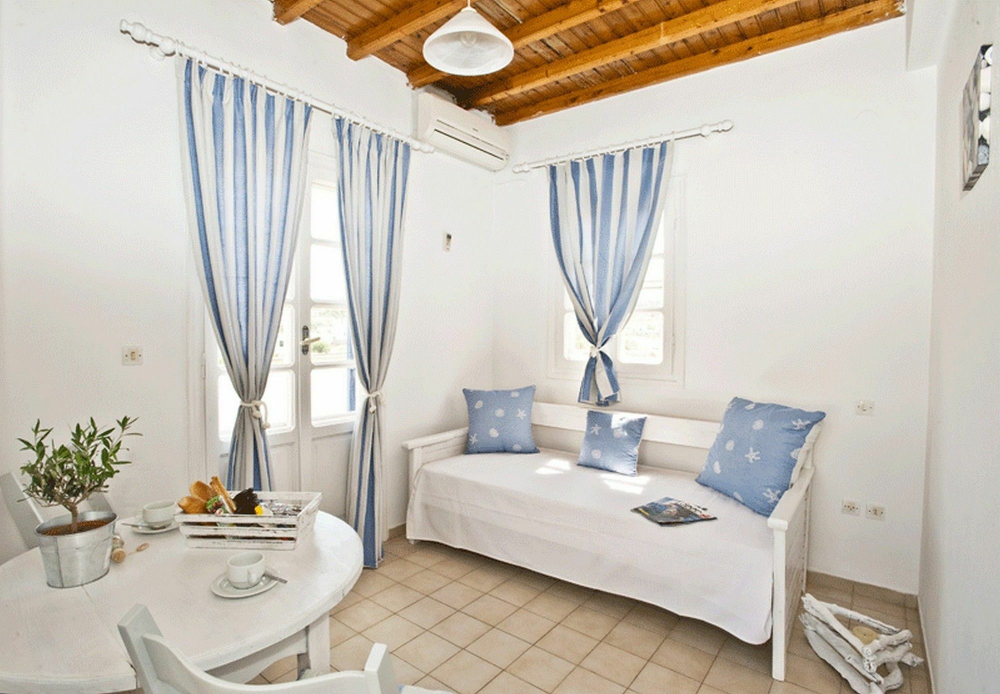 Gryparis' Club Apartment *