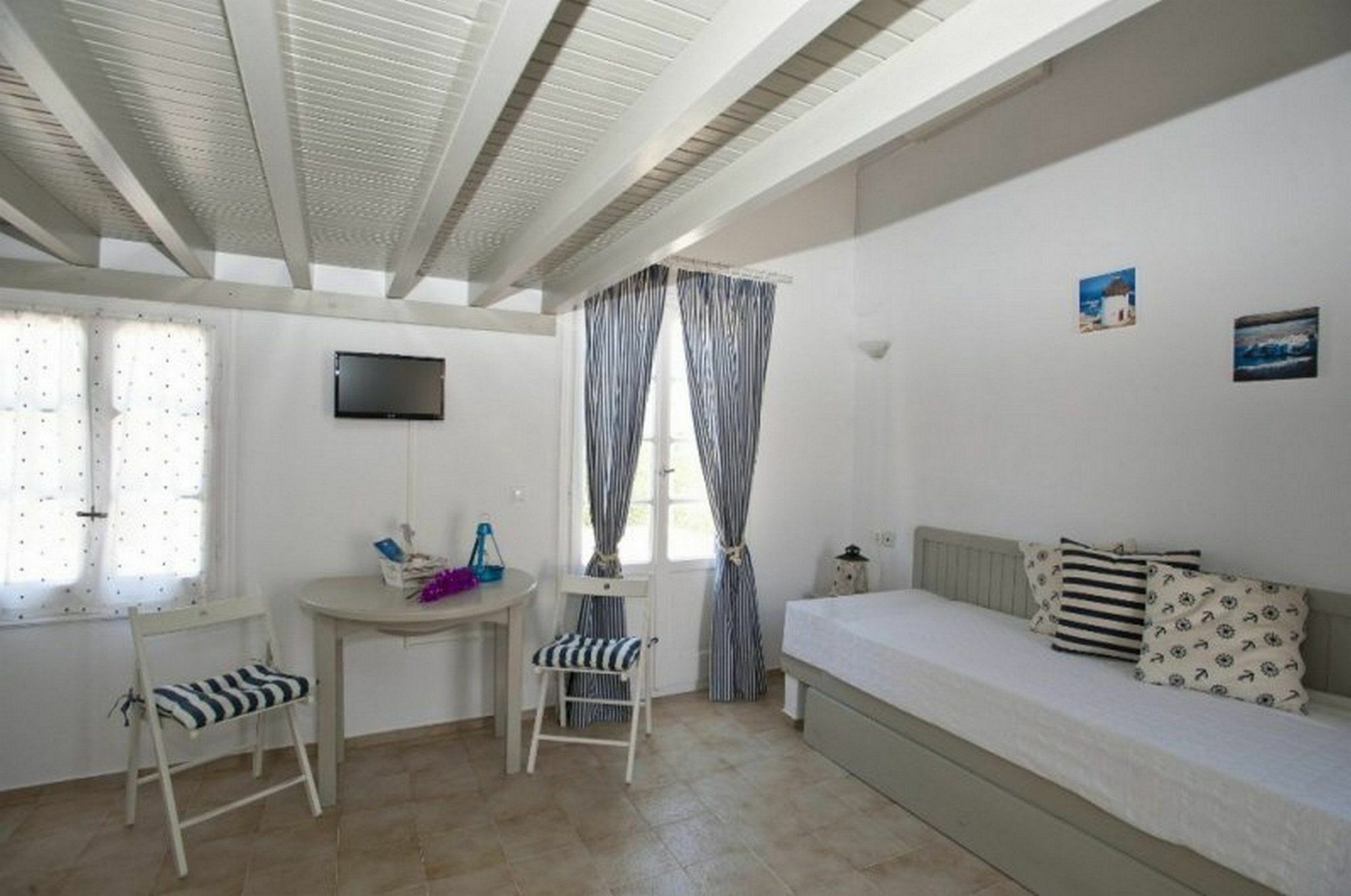 Gryparis' Club Mykonos Town